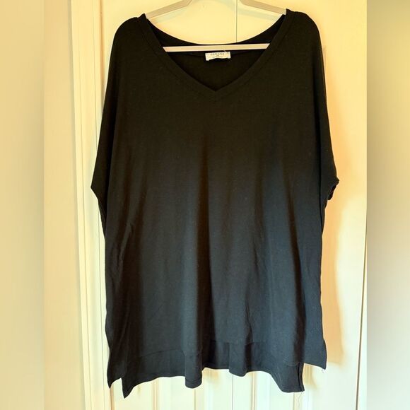 Black V-Neck Women's Top Chic Soul - Picture 2 of 9
